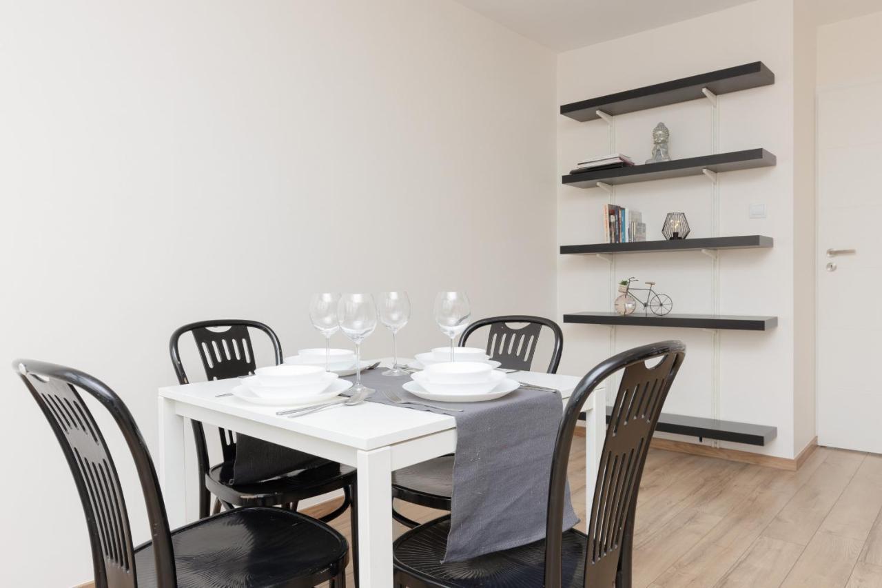Old Town Spacious Apartment Bonifraterska By Renters Warschau Exterior foto